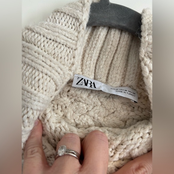 Zara Chunky Cable Knit Boxy Sweater Oversized Cream Mock Neck Size Medium - Picture 6 of 7